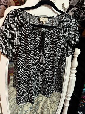 Hester & Orchard Black & White Geometric Tassel Peasant Blouse